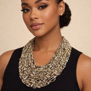 MULTI STRAND BEADED NEUTRAL TONE CHUNKY NECKLACE.